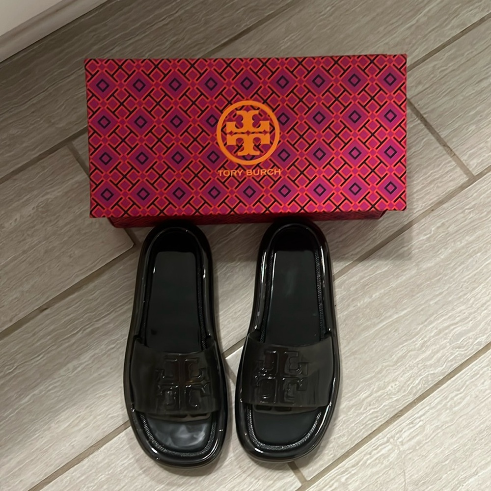 Lovely Tory Burch bubble jelly slides!